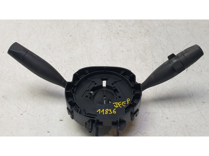 Recambio de mando multifuncion para jeep cherokee limited 4wd referencia OEM IAM P68189101AK  