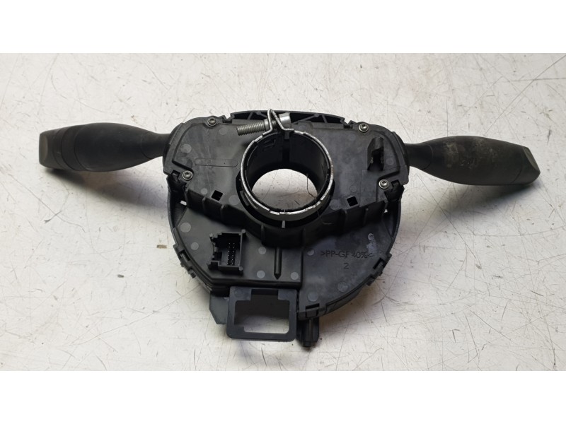 Recambio de mando multifuncion para jeep cherokee limited 4wd referencia OEM IAM P68189101AK  