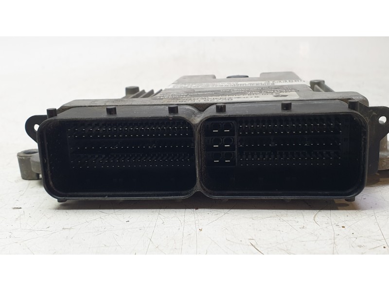 Recambio de centralita motor uce para jeep cherokee limited 4wd referencia OEM IAM 68234027AB  
