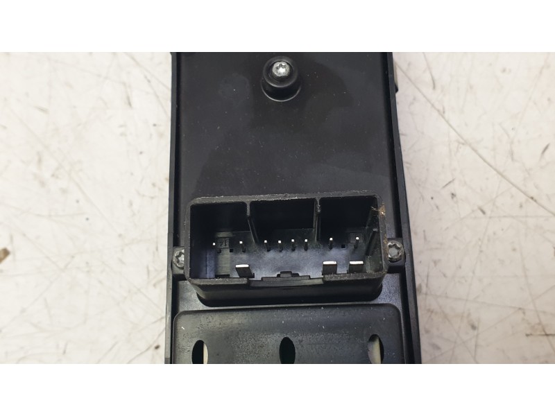 Recambio de mando elevalunas delantero izquierdo para jeep cherokee limited 4wd referencia OEM IAM 68231805AA  