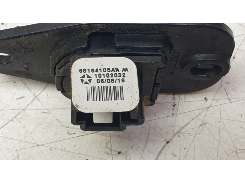 Recambio de interruptor para jeep cherokee limited 4wd referencia OEM IAM 68164105AA  