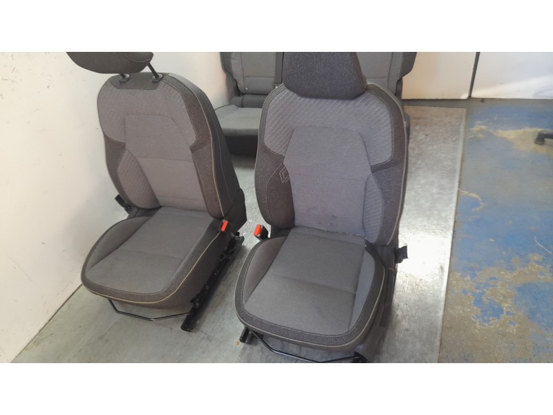 Recambio de juego asientos completo para renault captur e-tech hybrid referencia OEM IAM 8201752457  