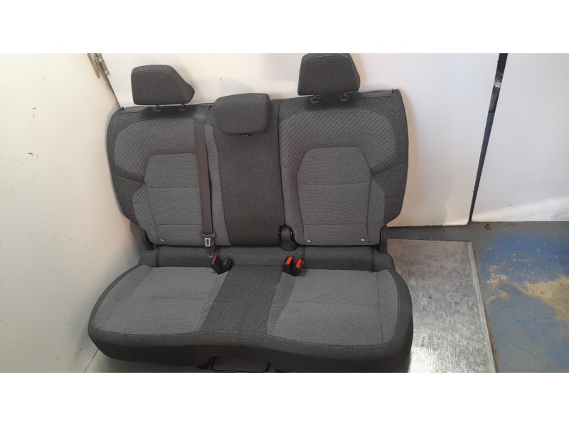 Recambio de juego asientos completo para renault captur e-tech hybrid referencia OEM IAM 8201752457  