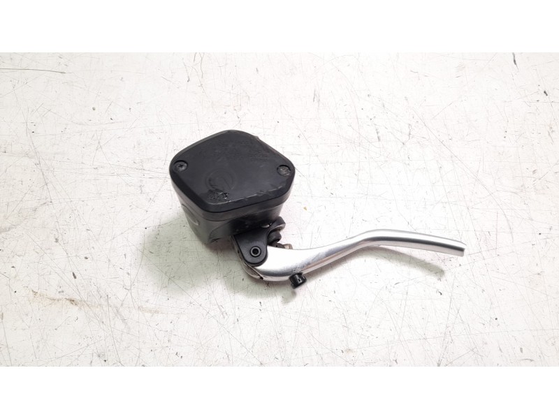 Recambio de bomba embrague para triumph rocket 3 r referencia OEM IAM T2041887  
