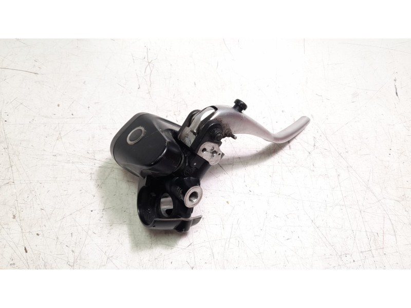 Recambio de bomba embrague para triumph rocket 3 r referencia OEM IAM T2041887  
