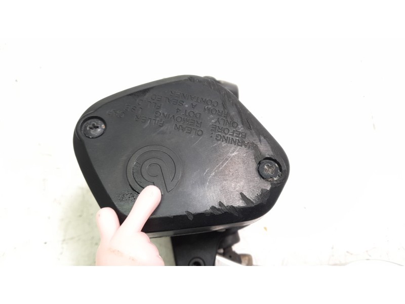 Recambio de bomba embrague para triumph rocket 3 r referencia OEM IAM T2041887  