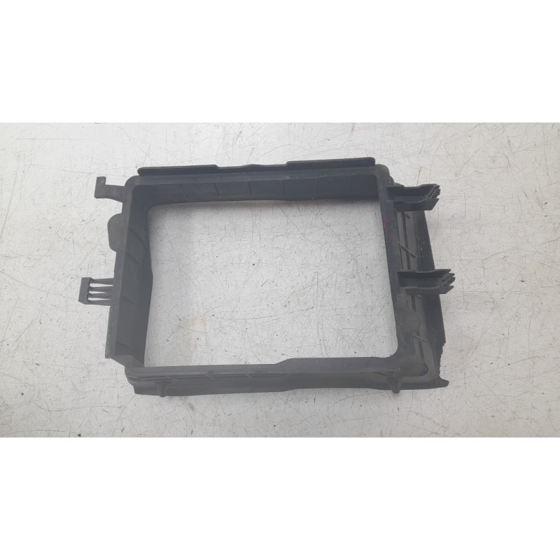 Recambio de canalizador de aire para renault megane iv sport tourer (k9a/m/n_) 1.3 tce 140 (k9nb) referencia OEM IAM 215584068R 