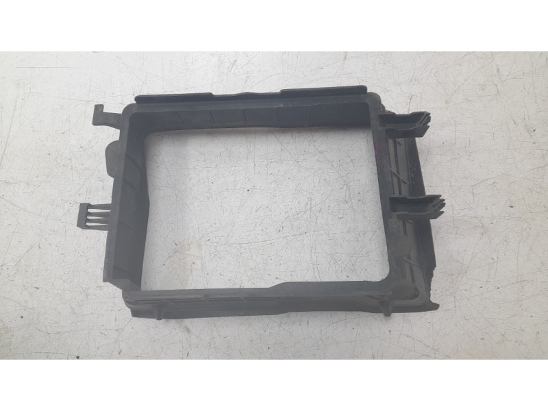 Recambio de canalizador de aire para renault megane iv sport tourer (k9a/m/n_) 1.3 tce 140 (k9nb) referencia OEM IAM 215584068R 