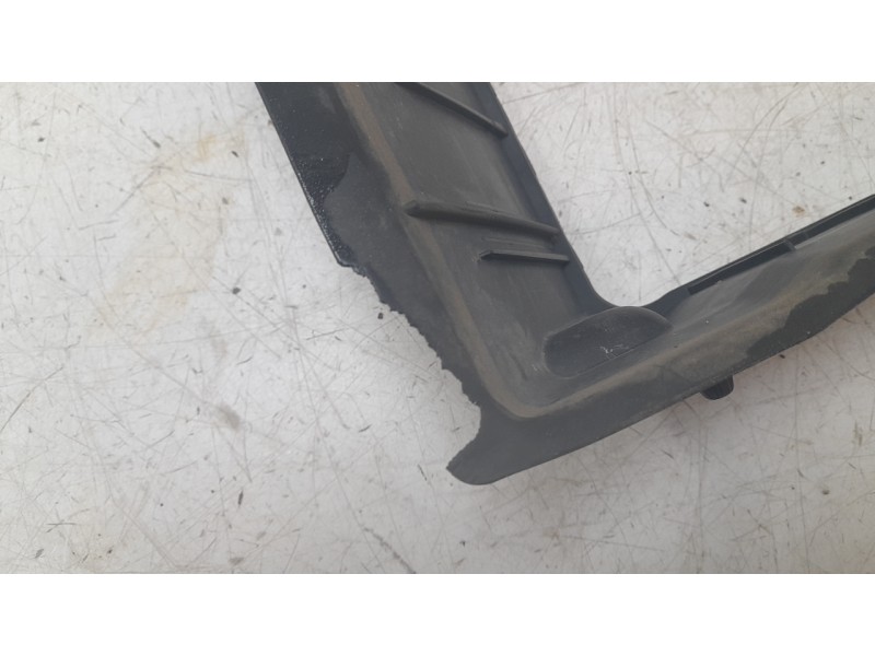 Recambio de canalizador de aire para renault megane iv sport tourer (k9a/m/n_) 1.3 tce 140 (k9nb) referencia OEM IAM 215584068R 