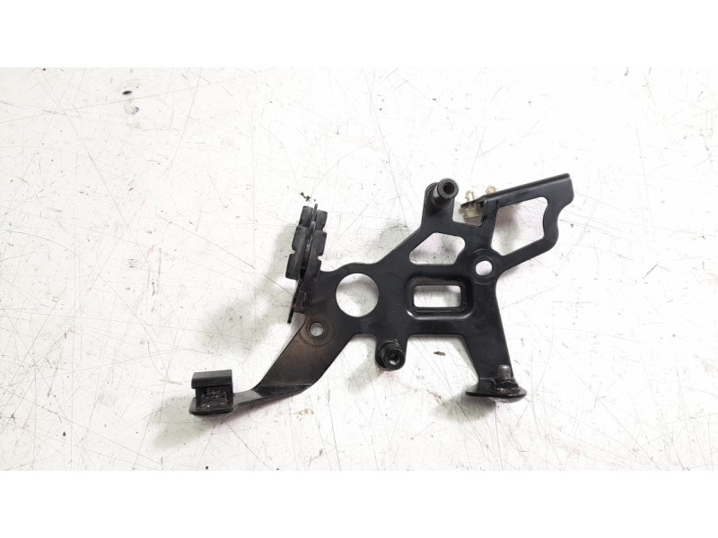 Recambio de moldura para triumph rocket 3 r referencia OEM IAM T1290312  