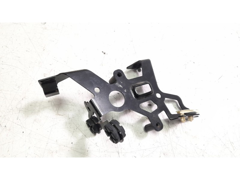 Recambio de moldura para triumph rocket 3 r referencia OEM IAM T1290312  