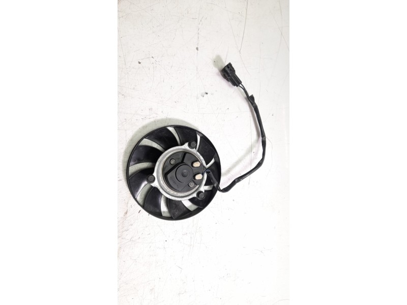 Recambio de electroventilador para triumph rocket 3 r referencia OEM IAM   