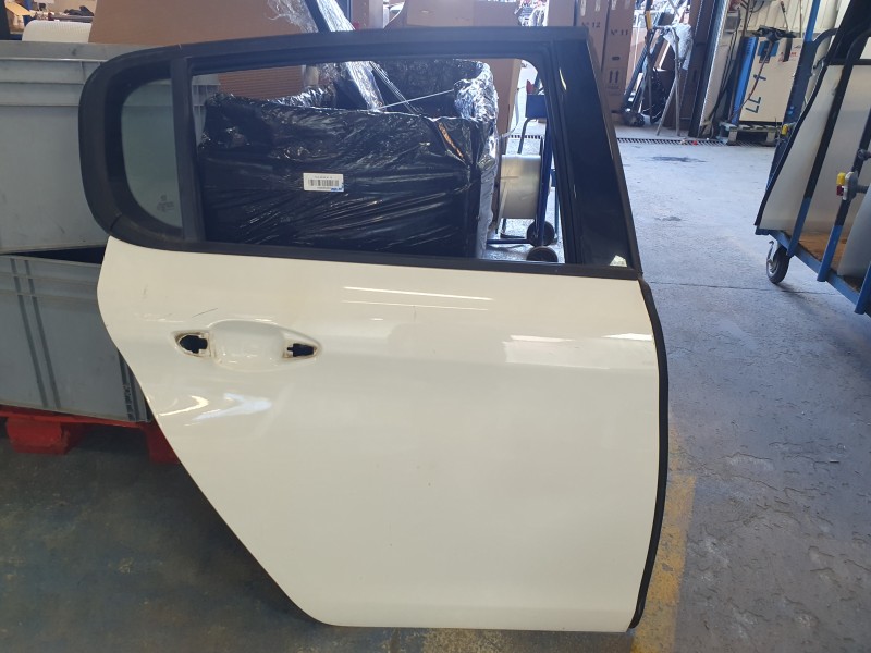 Recambio de puerta trasera derecha para peugeot 308 ii (lb_, lp_, lw_, lh_, l3_) 1.6 hdi 100 referencia OEM IAM 9802165580  
