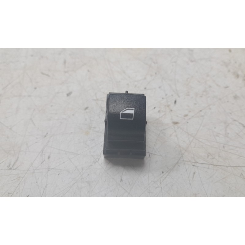 Recambio de mando elevalunas delantero derecho para bmw 3 (f30, f80) 340 i xdrive referencia OEM IAM 920810702  