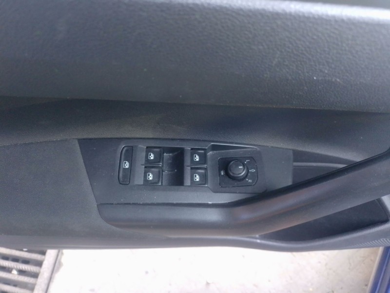 Recambio de mando elevalunas delantero izquierdo para volkswagen polo vi (aw1, bz1, ae1) 1.0 tsi referencia OEM IAM   