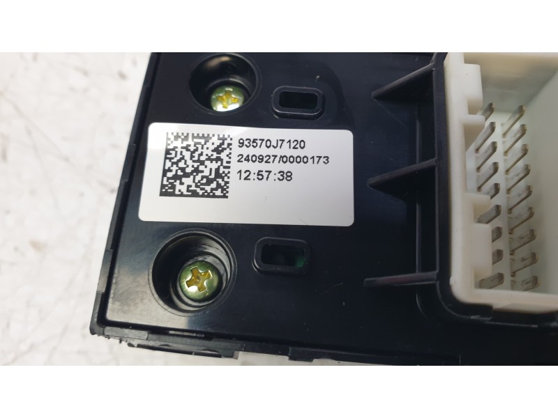 Recambio de mando elevalunas delantero izquierdo para kia ceed tourer (cd) 1.0 t-gdi referencia OEM IAM 93570J7120  
