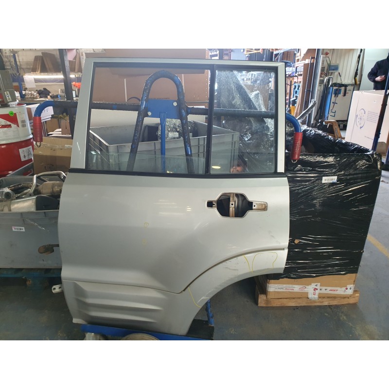 Recambio de puerta trasera izquierda para mitsubishi montero iii (v7_w, v6_w) 3.2 di-d (v68w, v78w) referencia OEM IAM MN150367 