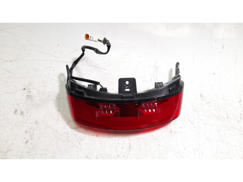 Recambio de luz central de freno para triumph rocket 3 r referencia OEM IAM T2702771  