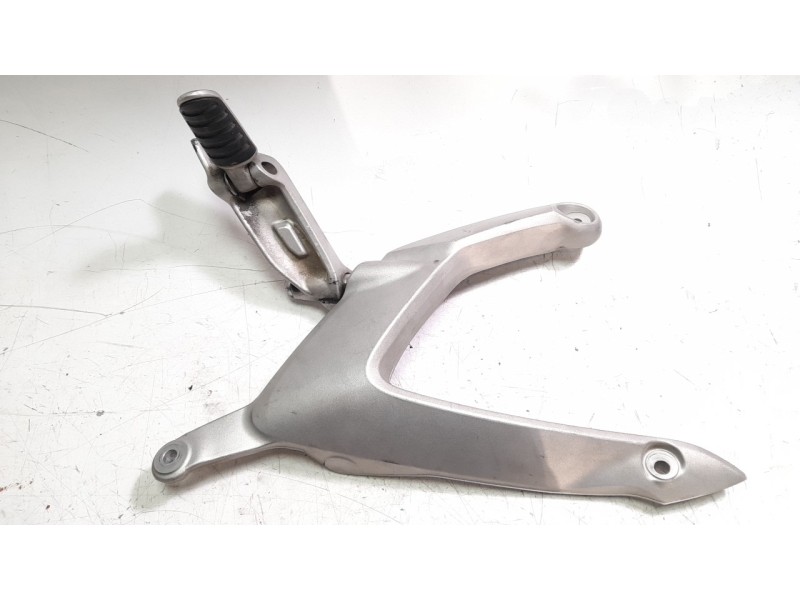 Recambio de estribera izquierda para triumph rocket 3 r referencia OEM IAM T2082731 T2071193 