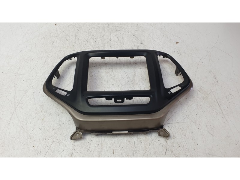 Recambio de moldura para jeep cherokee limited 4wd referencia OEM IAM 1WP091S5AD  