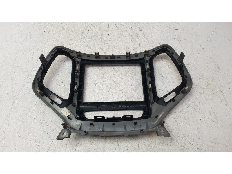 Recambio de moldura para jeep cherokee limited 4wd referencia OEM IAM 1WP091S5AD  