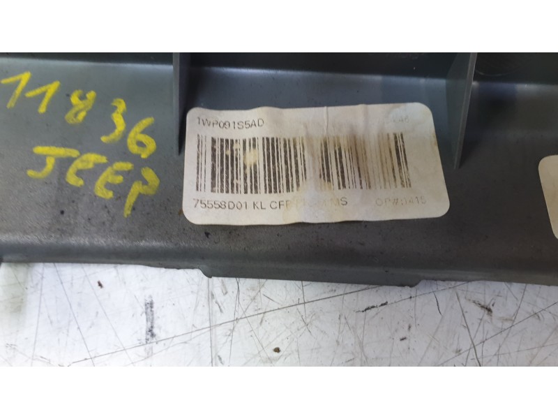 Recambio de moldura para jeep cherokee limited 4wd referencia OEM IAM 1WP091S5AD  