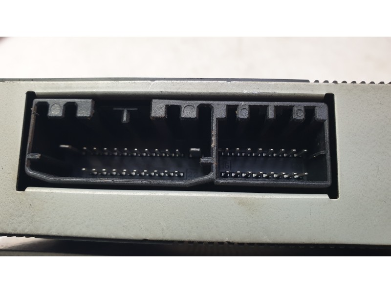 Recambio de amplificador de sonido para jeep cherokee limited 4wd referencia OEM IAM 05091999AC  