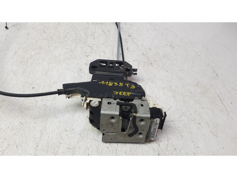 Recambio de cerradura puerta trasera derecha para jeep cherokee limited 4wd referencia OEM IAM P04589914AE  
