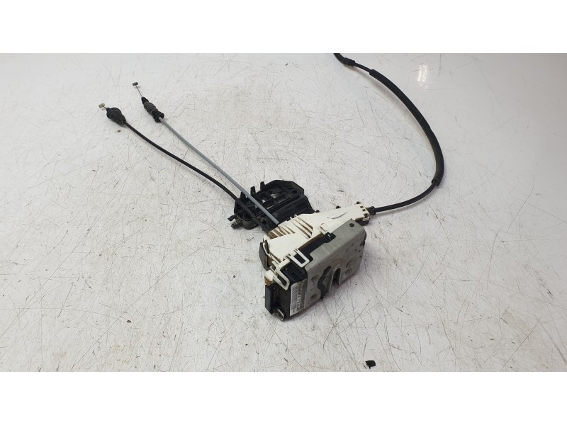 Recambio de cerradura puerta trasera derecha para jeep cherokee limited 4wd referencia OEM IAM P04589914AE  