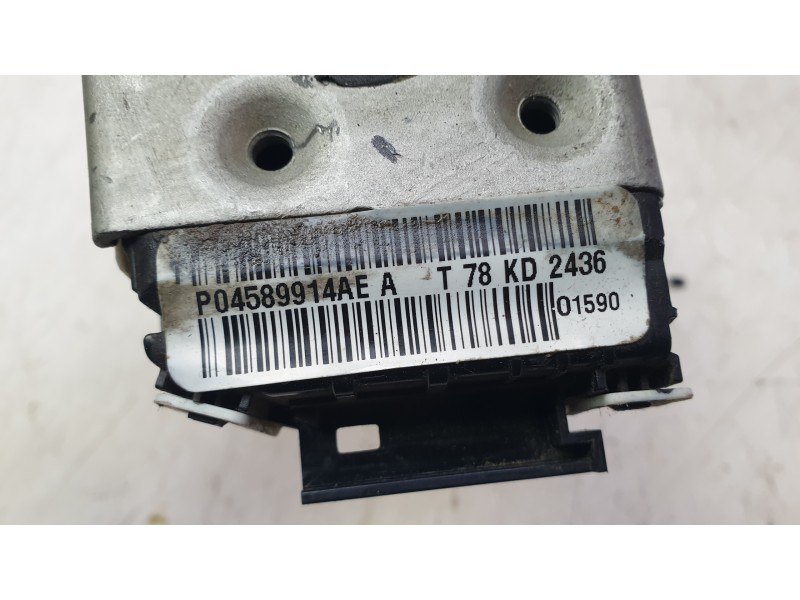 Recambio de cerradura puerta trasera derecha para jeep cherokee limited 4wd referencia OEM IAM P04589914AE  