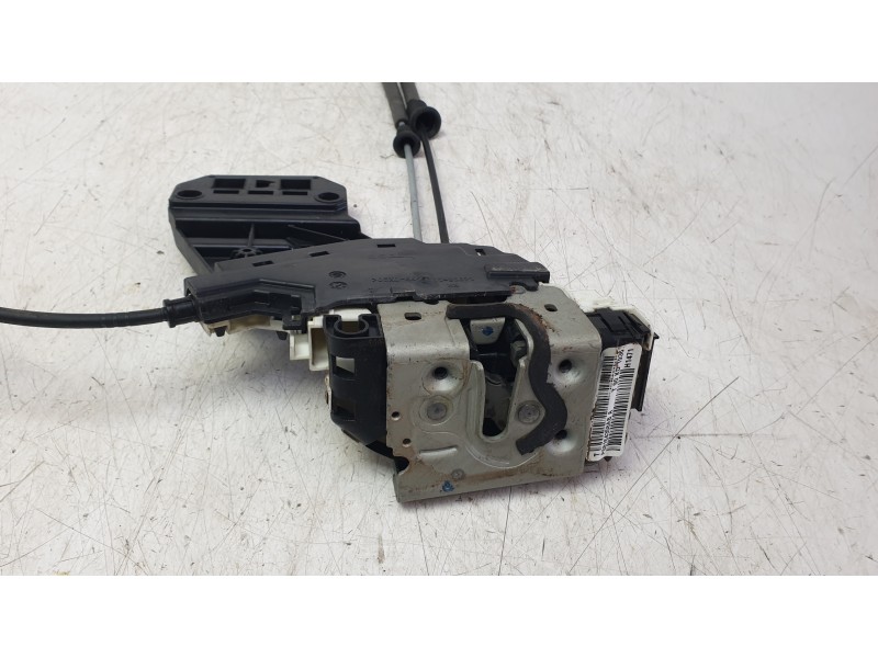 Recambio de cerradura puerta delantera derecha para jeep cherokee limited 4wd referencia OEM IAM 68164358AB  