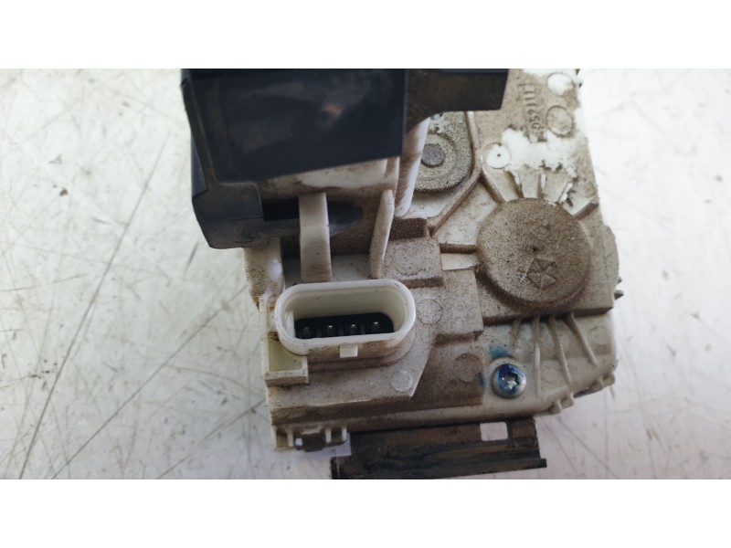 Recambio de cerradura puerta delantera derecha para jeep cherokee limited 4wd referencia OEM IAM 68164358AB  