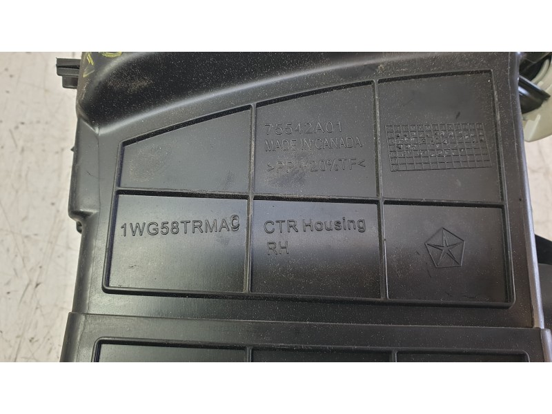 Recambio de aireador central derecho para jeep cherokee limited 4wd referencia OEM IAM 1WG58TRMAC  