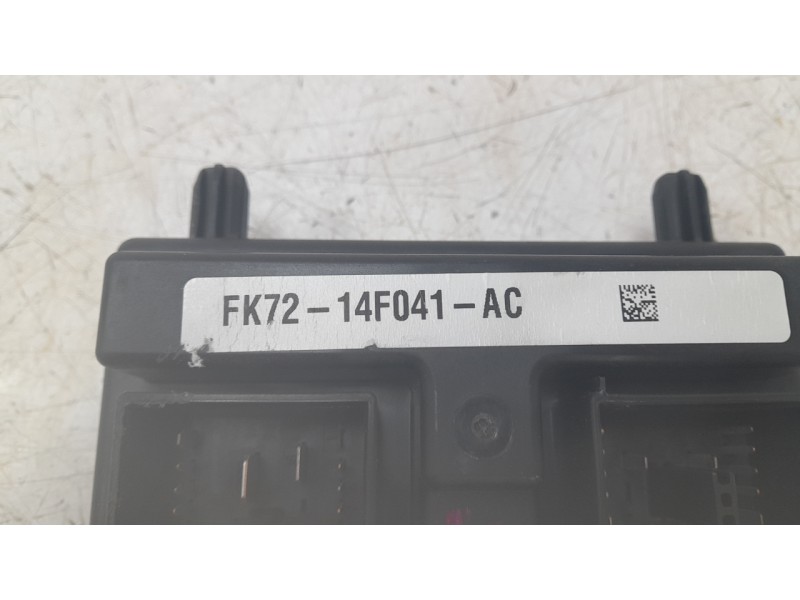Recambio de caja reles / fusibles para land rover discovery sport (l550) 2.0 d 4x4 referencia OEM IAM FK7214F041AC  