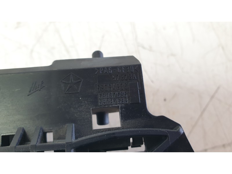 Recambio de maneta exterior trasera derecha para jeep cherokee limited 4wd referencia OEM IAM 68082688  