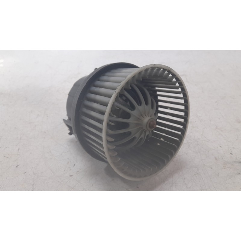 Recambio de ventilador calefaccion para land rover discovery sport (l550) 2.0 d 4x4 referencia OEM IAM LR112270  