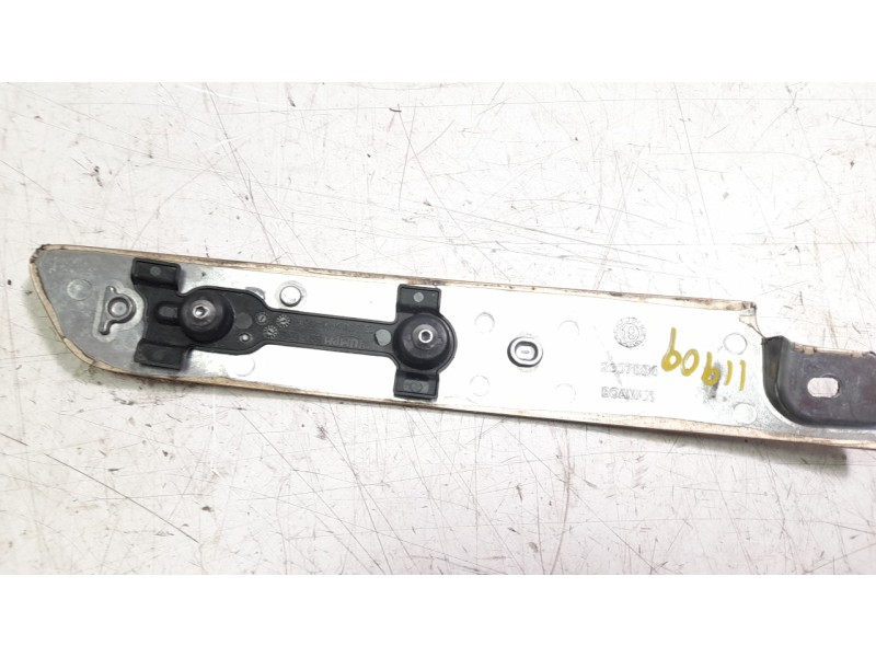 Recambio de moldura para triumph rocket 3 r referencia OEM IAM T2307884  