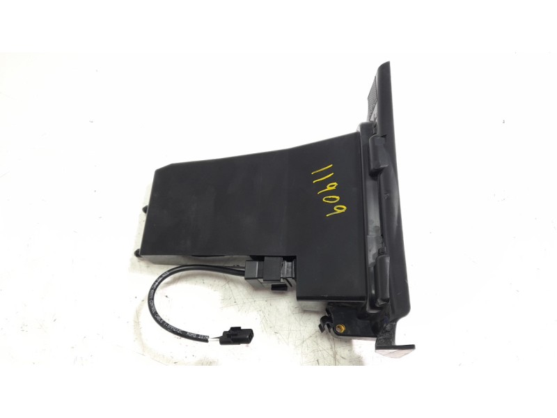 Recambio de guantera para triumph rocket 3 r referencia OEM IAM T2307912  