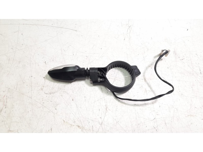 Recambio de piloto delantero derecho para triumph rocket 3 r referencia OEM IAM T2707333  