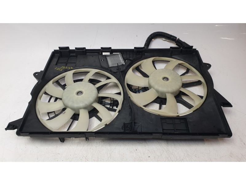 Recambio de electroventilador para jeep cherokee limited 4wd referencia OEM IAM 68229581AE  