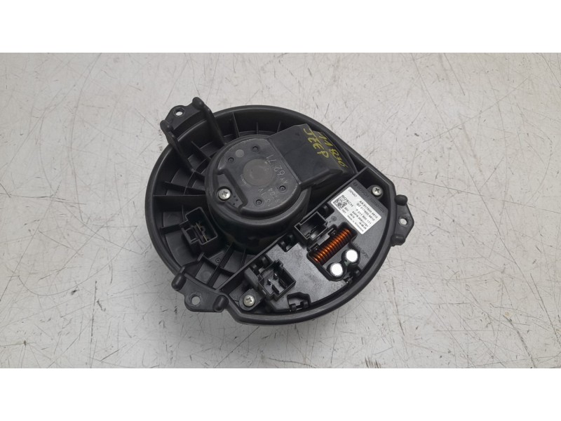 Recambio de ventilador calefaccion para jeep cherokee limited 4wd referencia OEM IAM 68223053AD  