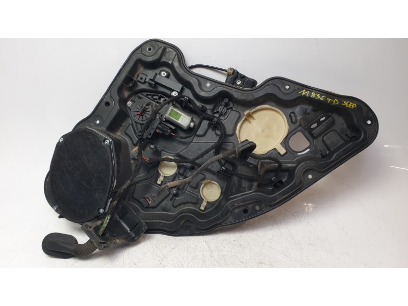 Recambio de elevalunas trasero derecho para jeep cherokee limited 4wd referencia OEM IAM 68227458AB  