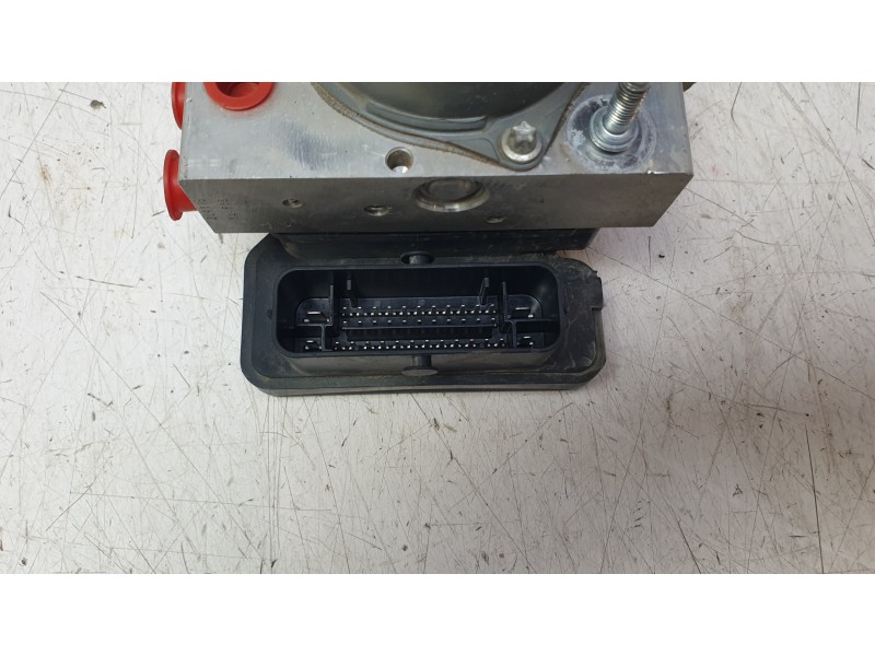 Recambio de abs para jeep cherokee limited 4wd referencia OEM IAM 68293541AB  