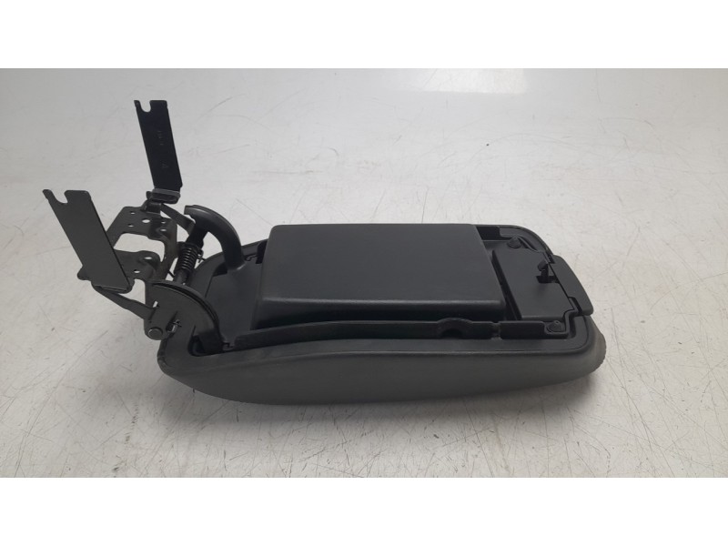 Recambio de apoyabrazos central para jeep cherokee limited 4wd referencia OEM IAM 1WZ791X9AD  