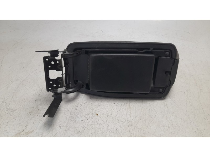 Recambio de apoyabrazos central para jeep cherokee limited 4wd referencia OEM IAM 1WZ791X9AD  