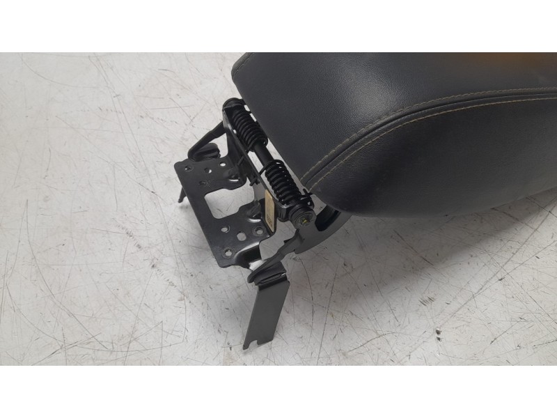 Recambio de apoyabrazos central para jeep cherokee limited 4wd referencia OEM IAM 1WZ791X9AD  