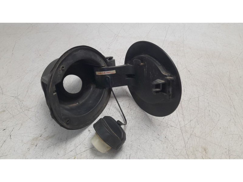 Recambio de tapa exterior combustible para jeep cherokee limited 4wd referencia OEM IAM 68102574AA  