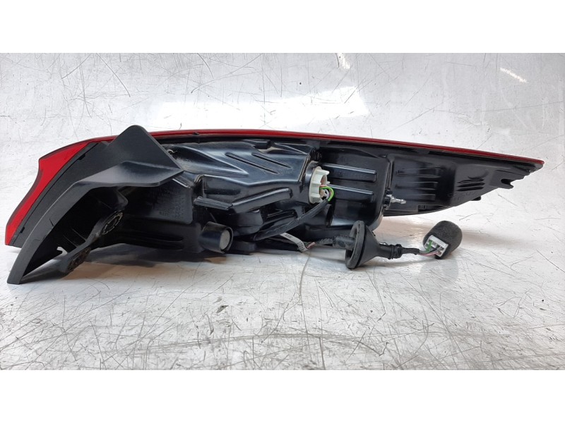 Recambio de piloto trasero izquierdo para kia xceed drive referencia OEM IAM 92401J7350  