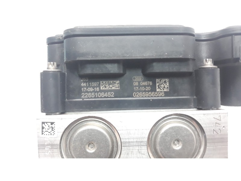 Recambio de abs para mahindra kuv 100 2wd nxt referencia OEM IAM 0606AAA00161N  