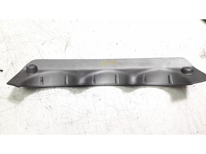 Recambio de moldura para triumph rocket 3 r referencia OEM IAM T2202755  